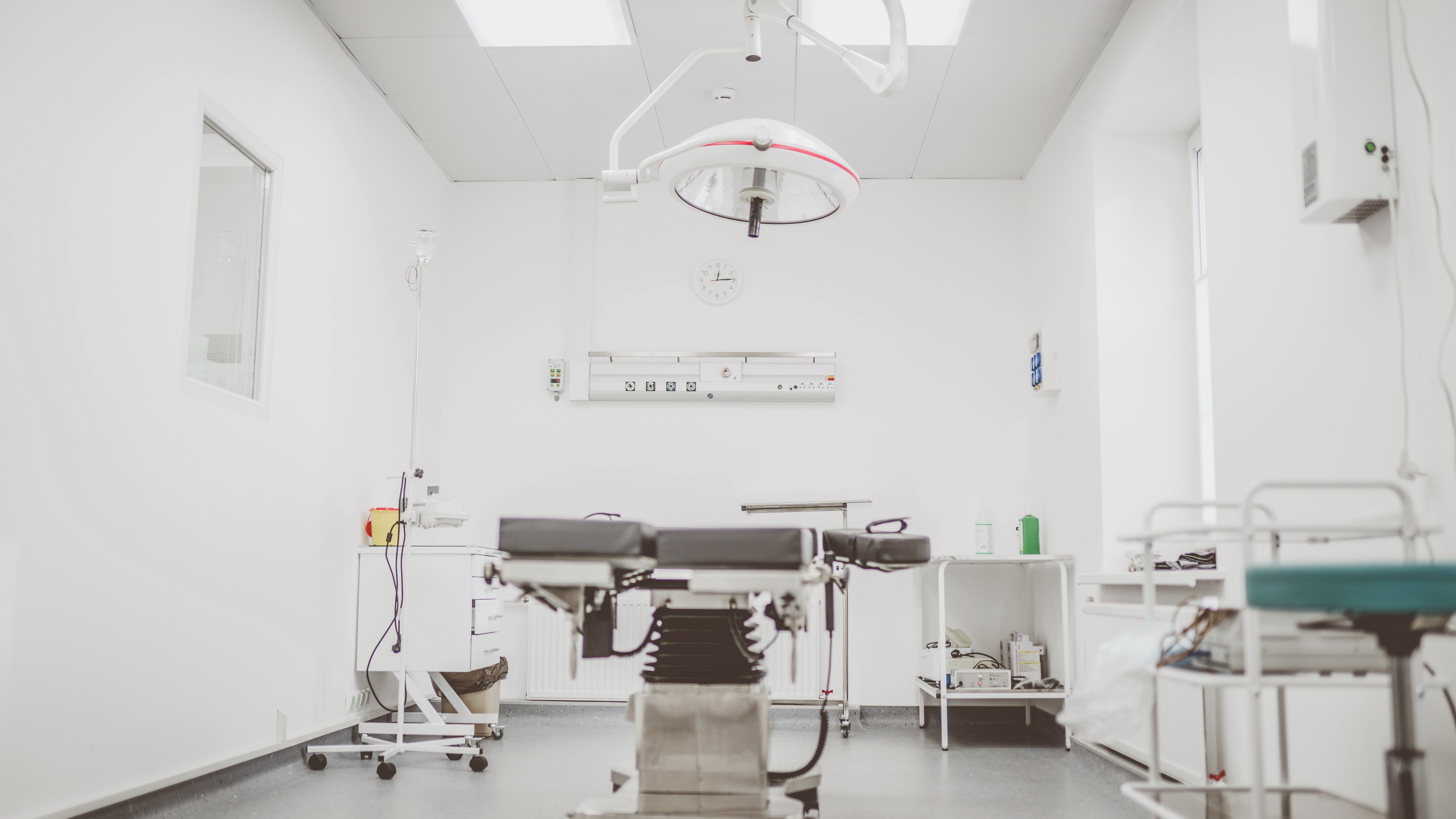 Medical equipment in a practice room.